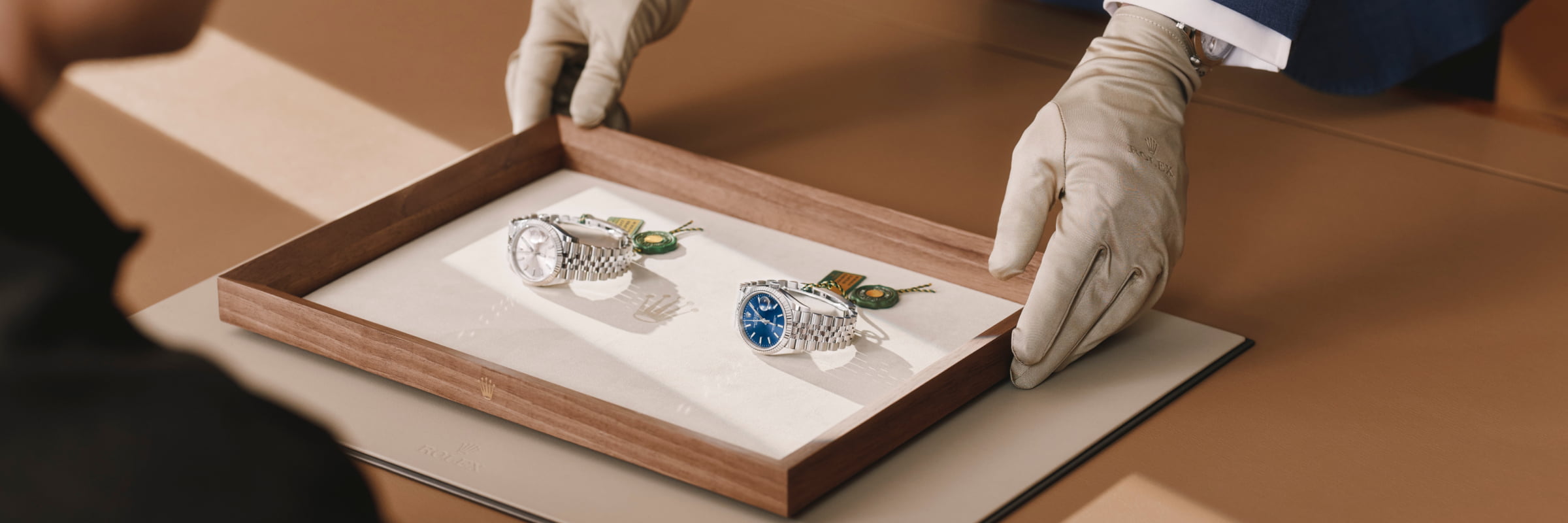 liên hệ DAFC - đại lý bán lẻ Chính thức của đồng hồ Rolex