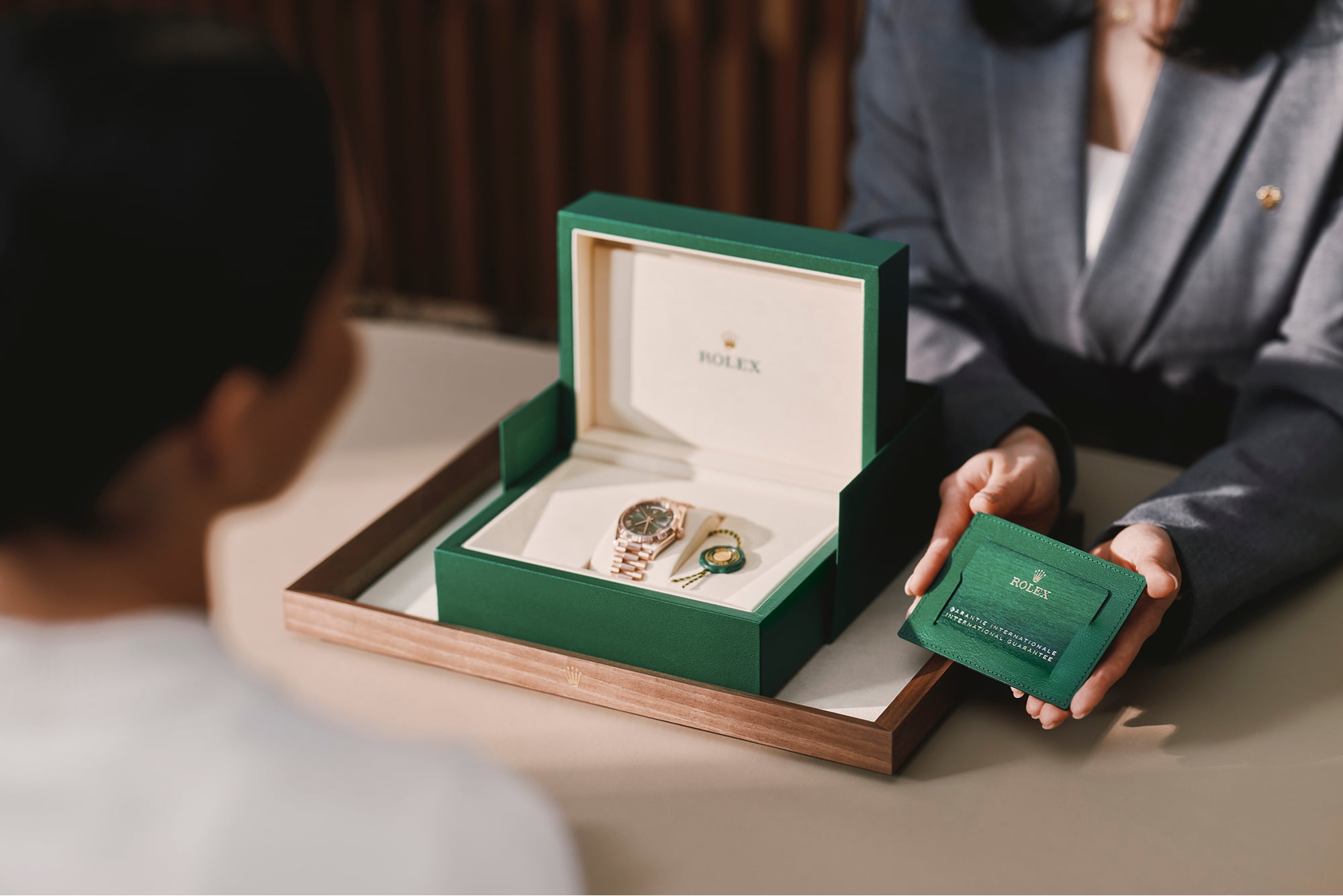 cửa hàng DAFC tại Việt Nam - đại lý bán lẻ Chính thức của đồng hồ Rolex