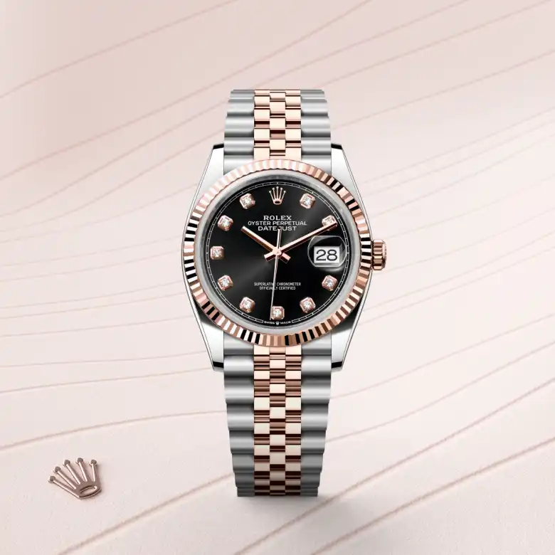 Đồng hồ Rolex Datejust 36 chế tác từ thép Oystersteel và vàng Everose nổi bật trên màu nền thanh lịch.