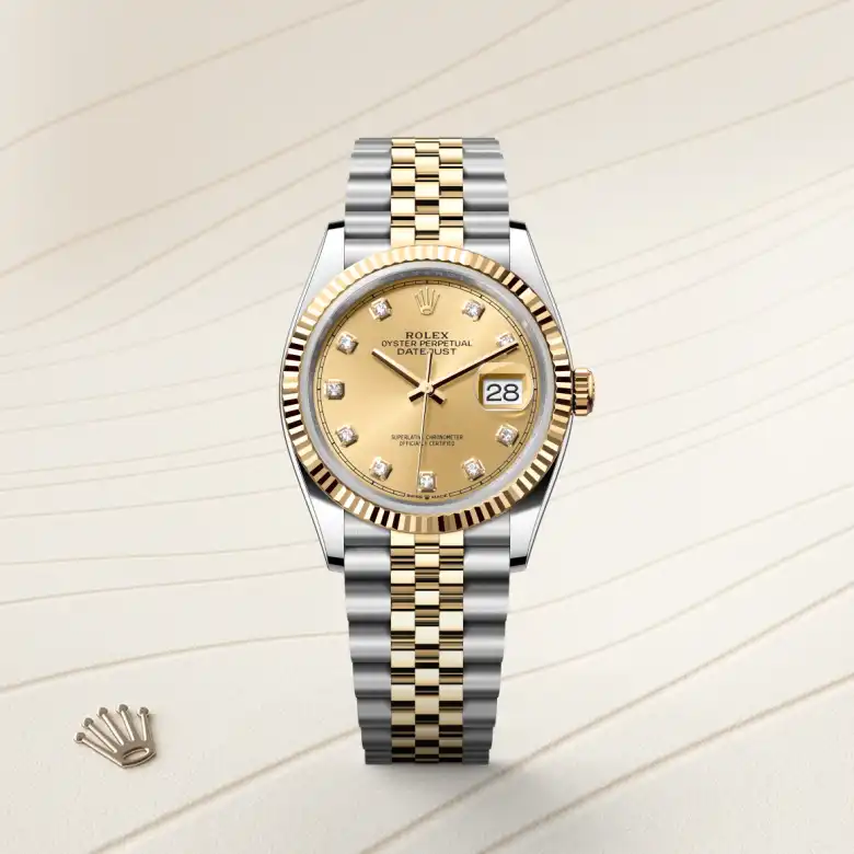 Đồng hồ Rolex Datejust 36 chế tác từ thép Oystersteel và vàng kim nổi bật trên màu nền thanh lịch.