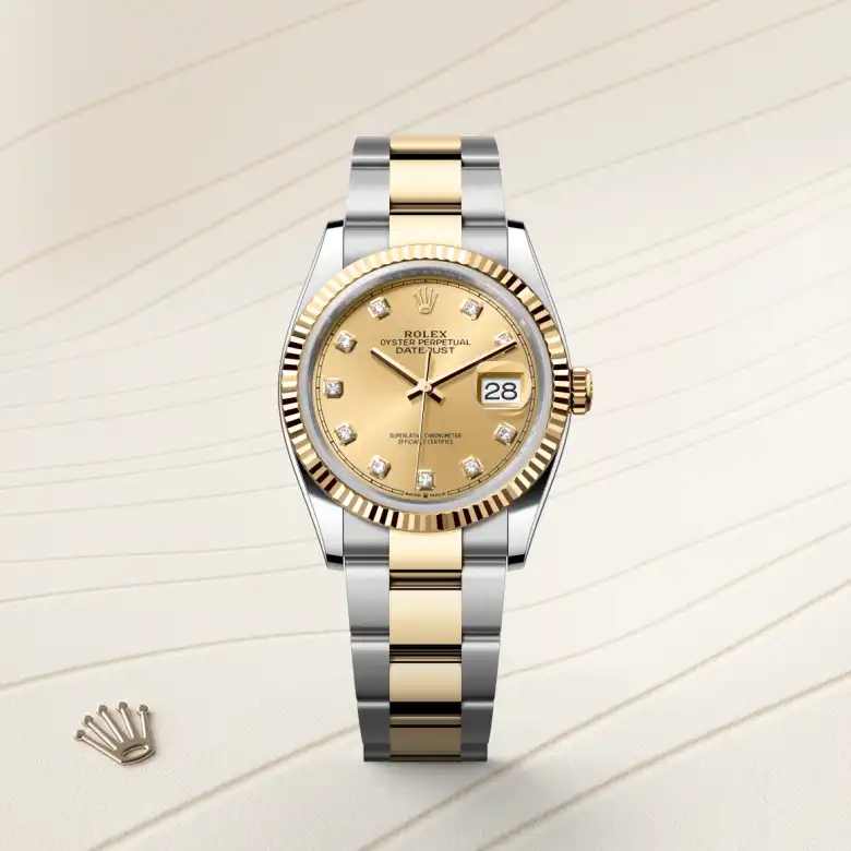 Đồng hồ Rolex Datejust 36 chế tác từ thép Oystersteel và vàng kim nổi bật trên màu nền thanh lịch.