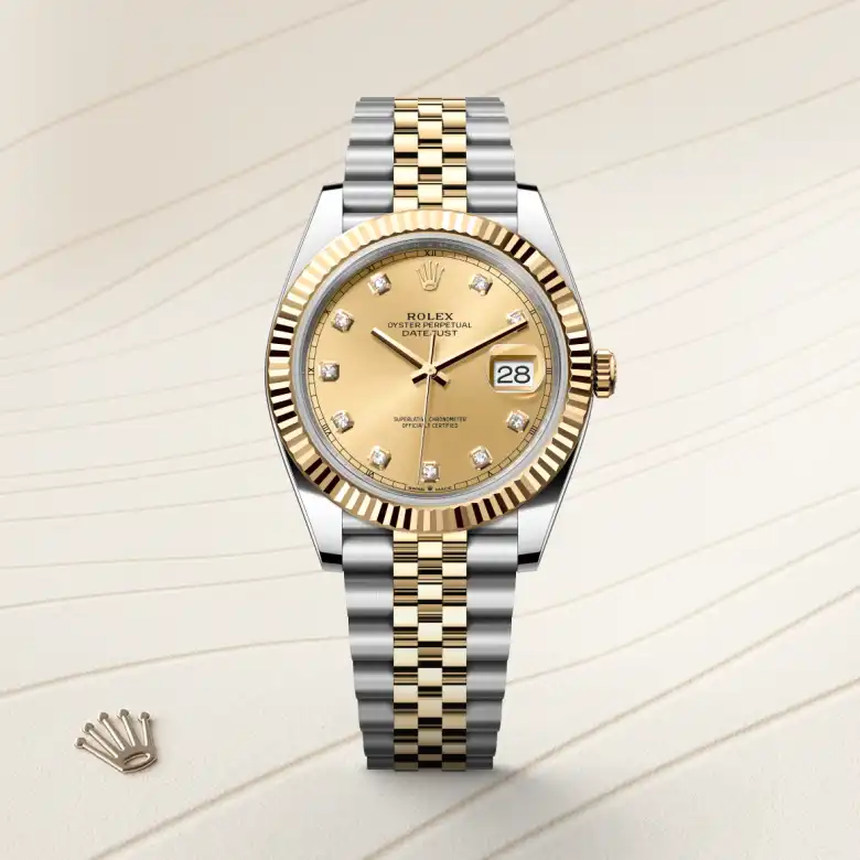 Đồng hồ Rolex Datejust 41 chế tác từ thép Oystersteel và vàng kim nổi bật trên màu nền thanh lịch.