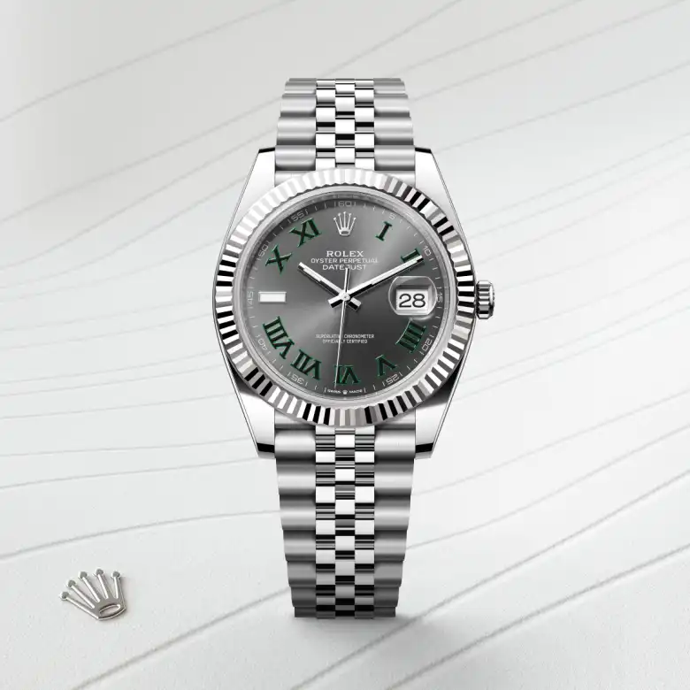 Đồng hồ Rolex Datejust 41 chế tác từ thép Oystersteel và vàng trắng nổi bật trên màu nền thanh lịch.