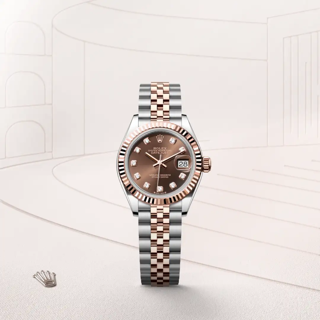 Đồng hồ Rolex Lady-Datejust chế tác từ thép Oystersteel và vàng Everose nổi bật trên màu nền thanh lịch.