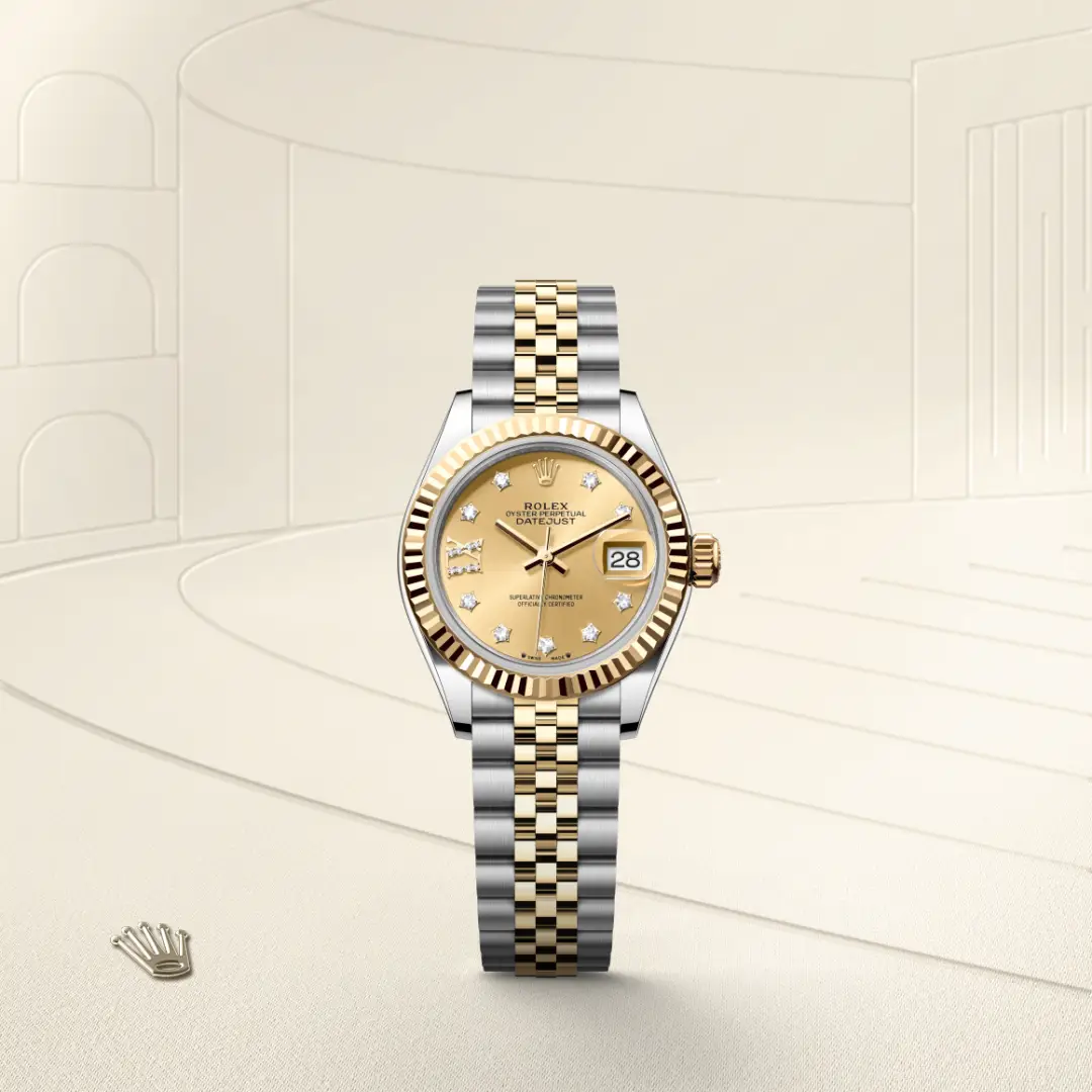 Đồng hồ Rolex Lady-Datejust chế tác từ thép Oystersteel và vàng kim nổi bật trên màu nền thanh lịch.