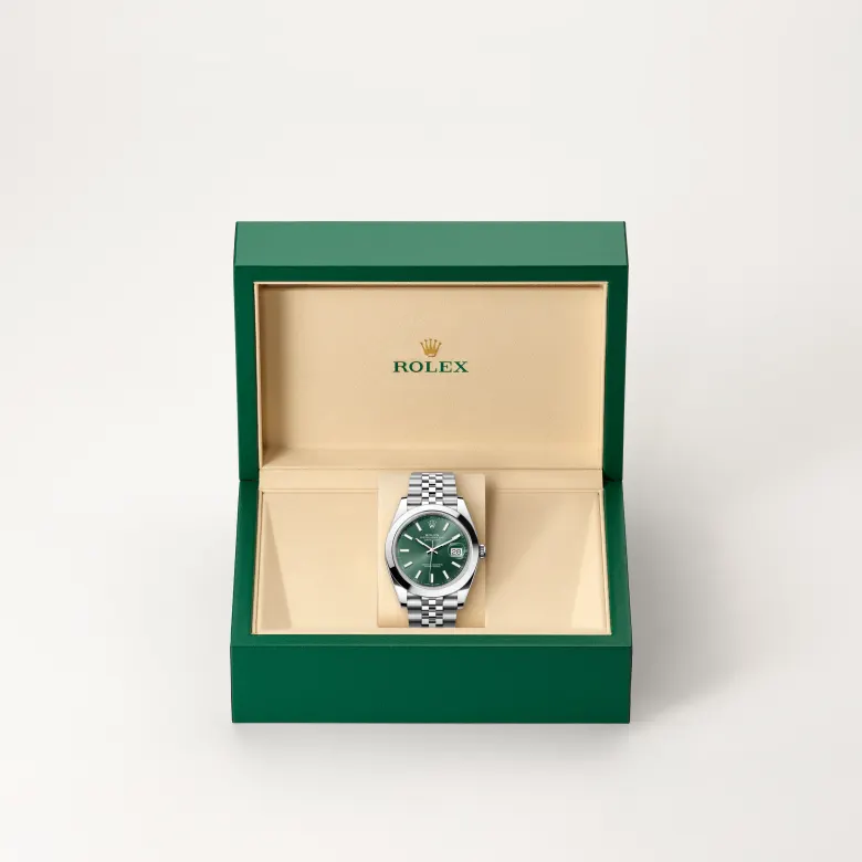 The Rolex Datejust 41 in Oystersteel in the Rolex presentation box.