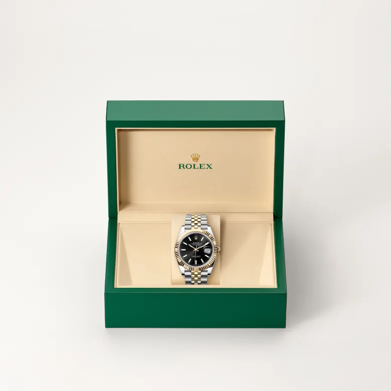 The Rolex Datejust 41 in Oystersteel and yellow gold in the Rolex presentation box.
