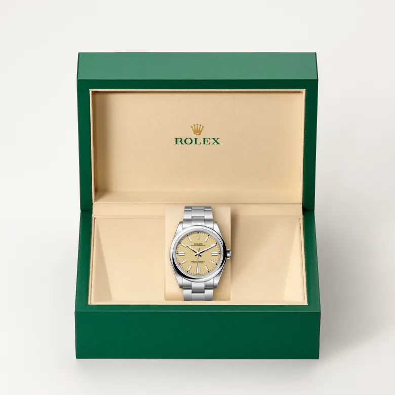 The Rolex Oyster Perpetual 41 in Oystersteel in the Rolex presentation box.