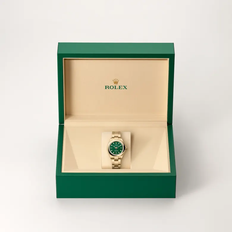 The Rolex Oyster Perpetual 28 in yellow gold in the Rolex presentation box.