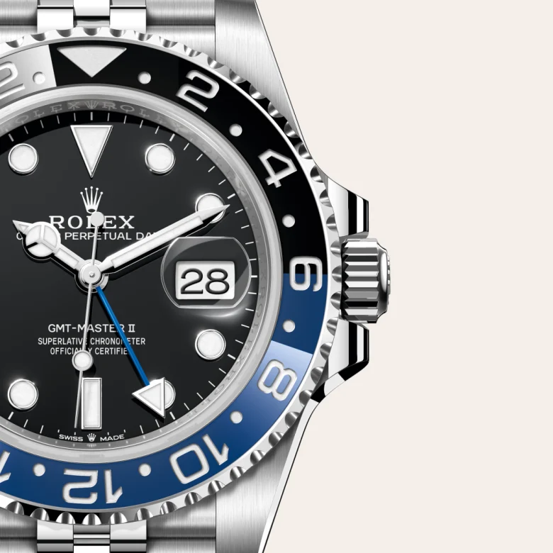 Cận cảnh đồng hồ Rolex GMT-Master II chế tác từ thép Oystersteel.