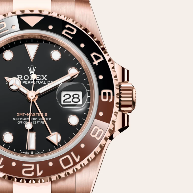 Cận cảnh đồng hồ Rolex GMT-Master II chế tác từ vàng Everose.