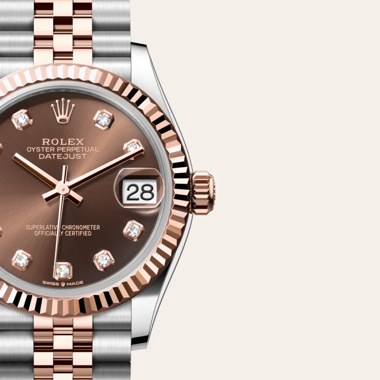 A close-up view of the Rolex Datejust 31 in Oystersteel and Everose gold.
