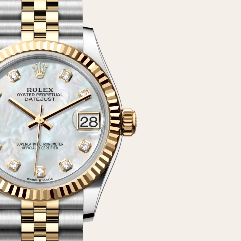 Cận cảnh đồng hồ Rolex Datejust 31 chế tác từ thép Oystersteel và vàng kim.