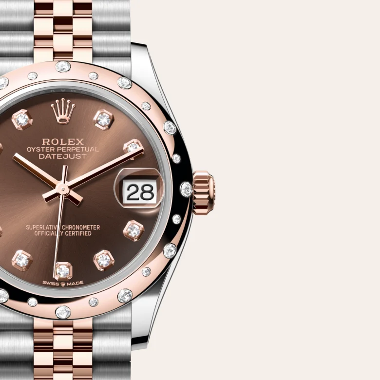 A close-up view of the Rolex Datejust 31 in Oystersteel, Everose gold and diamonds.