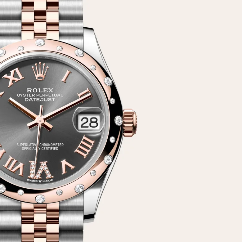 A close-up view of the Rolex Datejust 31 in Oystersteel, Everose gold and diamonds.