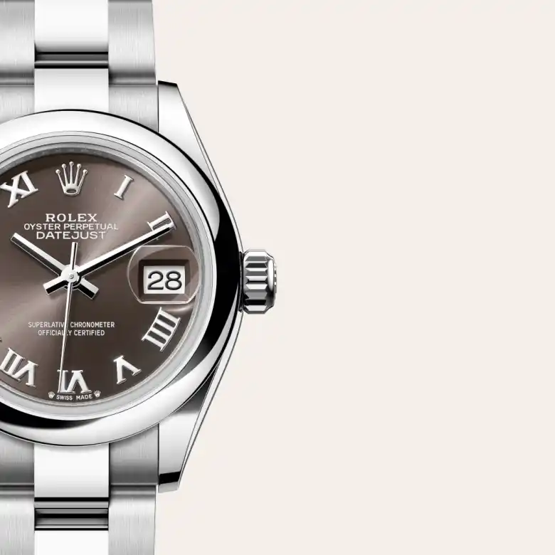 Cận cảnh đồng hồ Rolex Lady-Datejust chế tác từ thép Oystersteel.