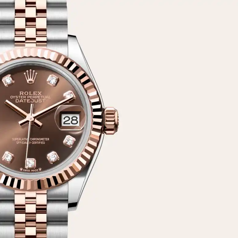 Cận cảnh đồng hồ Rolex Lady-Datejust chế tác từ thép Oystersteel và vàng Everose.