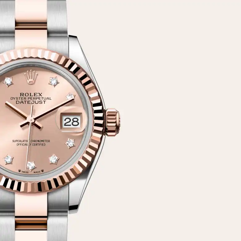 Cận cảnh đồng hồ Rolex Lady-Datejust chế tác từ thép Oystersteel và vàng Everose.