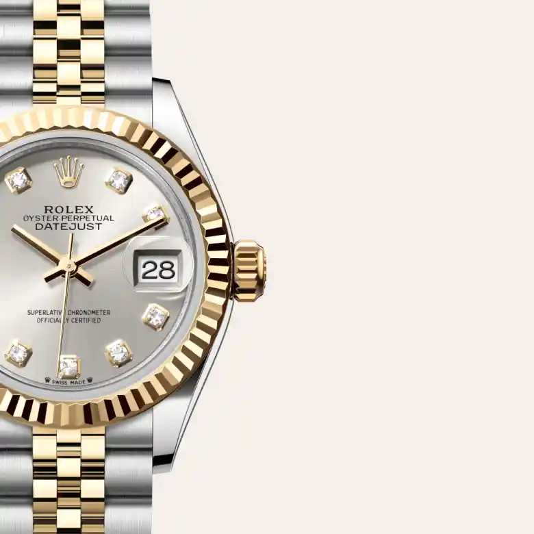 Cận cảnh đồng hồ Rolex Lady-Datejust chế tác từ thép Oystersteel và vàng kim.
