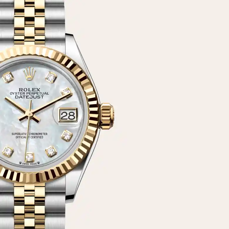 Cận cảnh đồng hồ Rolex Lady-Datejust chế tác từ thép Oystersteel và vàng kim.